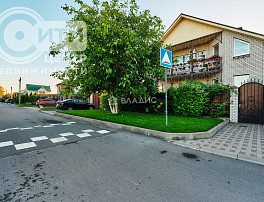 Дом 380.00м²