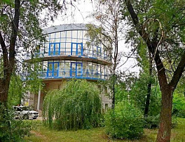Коммерческое помещение 1090.00м²