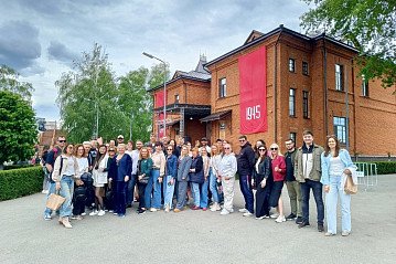 Мы считаем , что современный риэлтор должен разбираться и в финансах, и в инвестировании