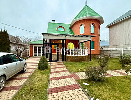 Дом 240.00м²