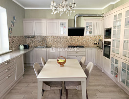 Дом 180.00м²